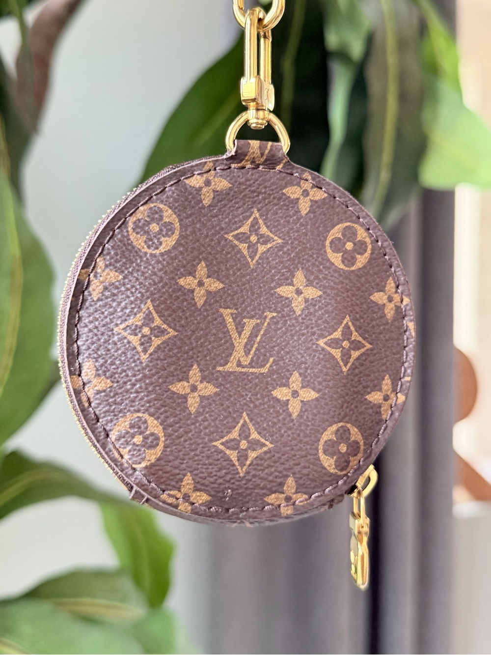 Louis Vuitton Brown Monogram Round Coin Pouch with Gold Hardware - Picture 2 of 6